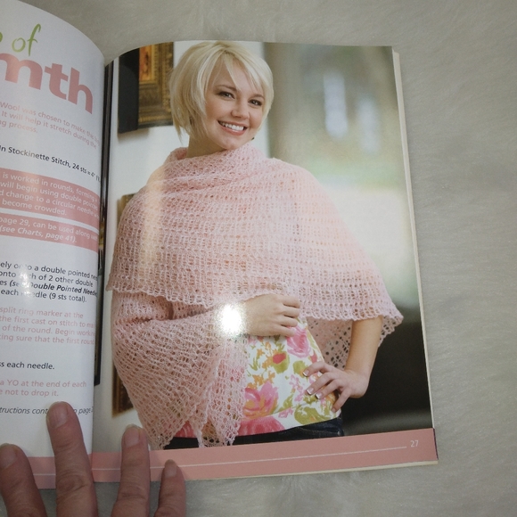 BOOK Knit Along w/ Debbie Macomber, Friendship Shawls, 10 shawls to make - Picture 7 of 10